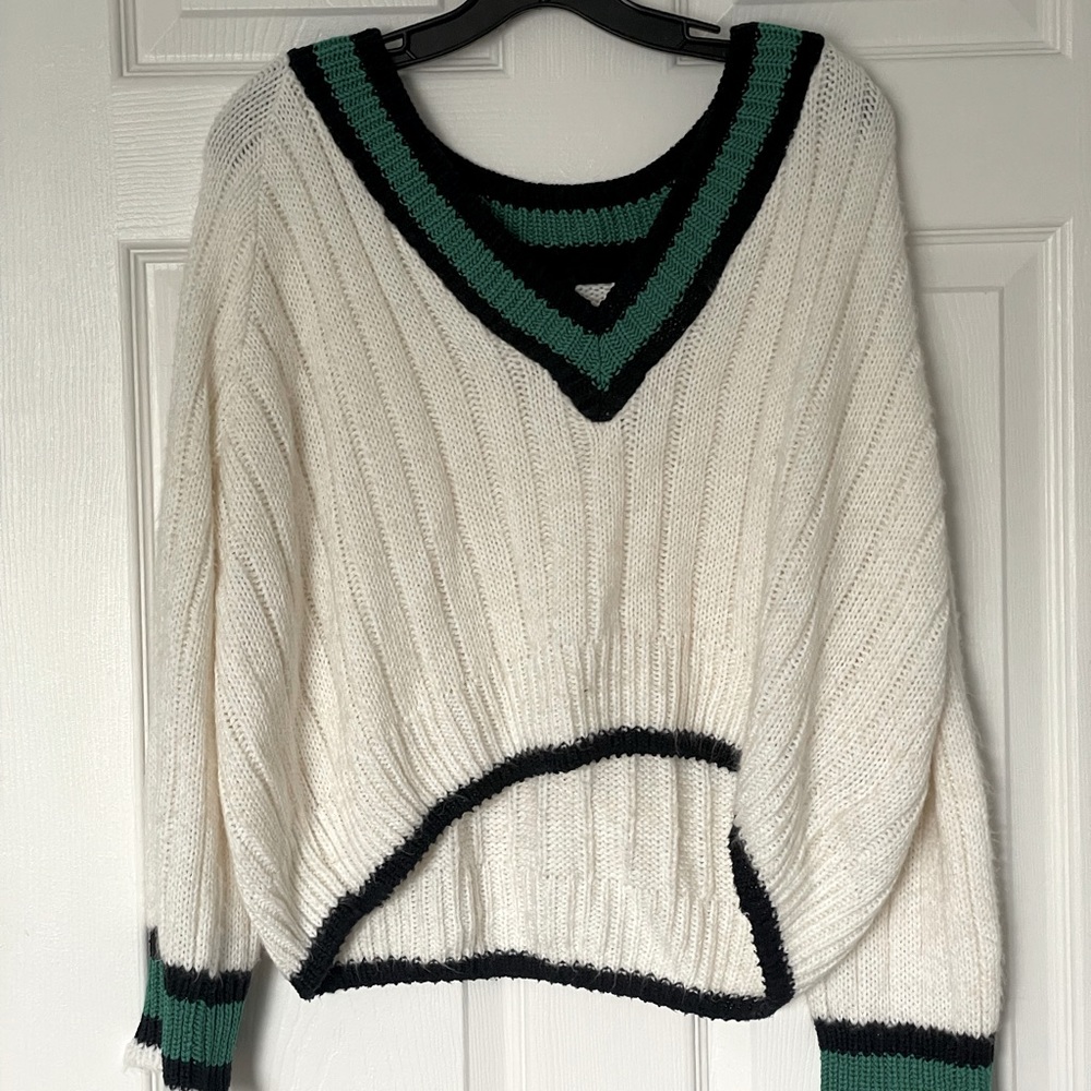 TOPSHOP White Cropped V-neck Varsity Tennis Style Cropped Sweater